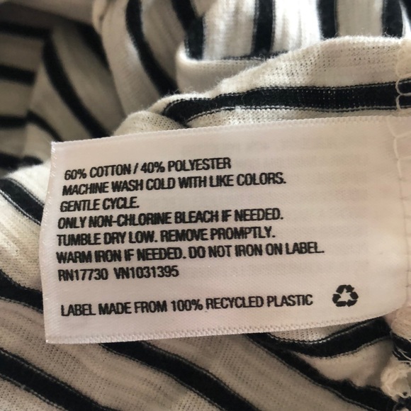 ❗️🆕 Low Price❗️ Mossimo Striped V-neck T-shirt - Picture 5 of 5